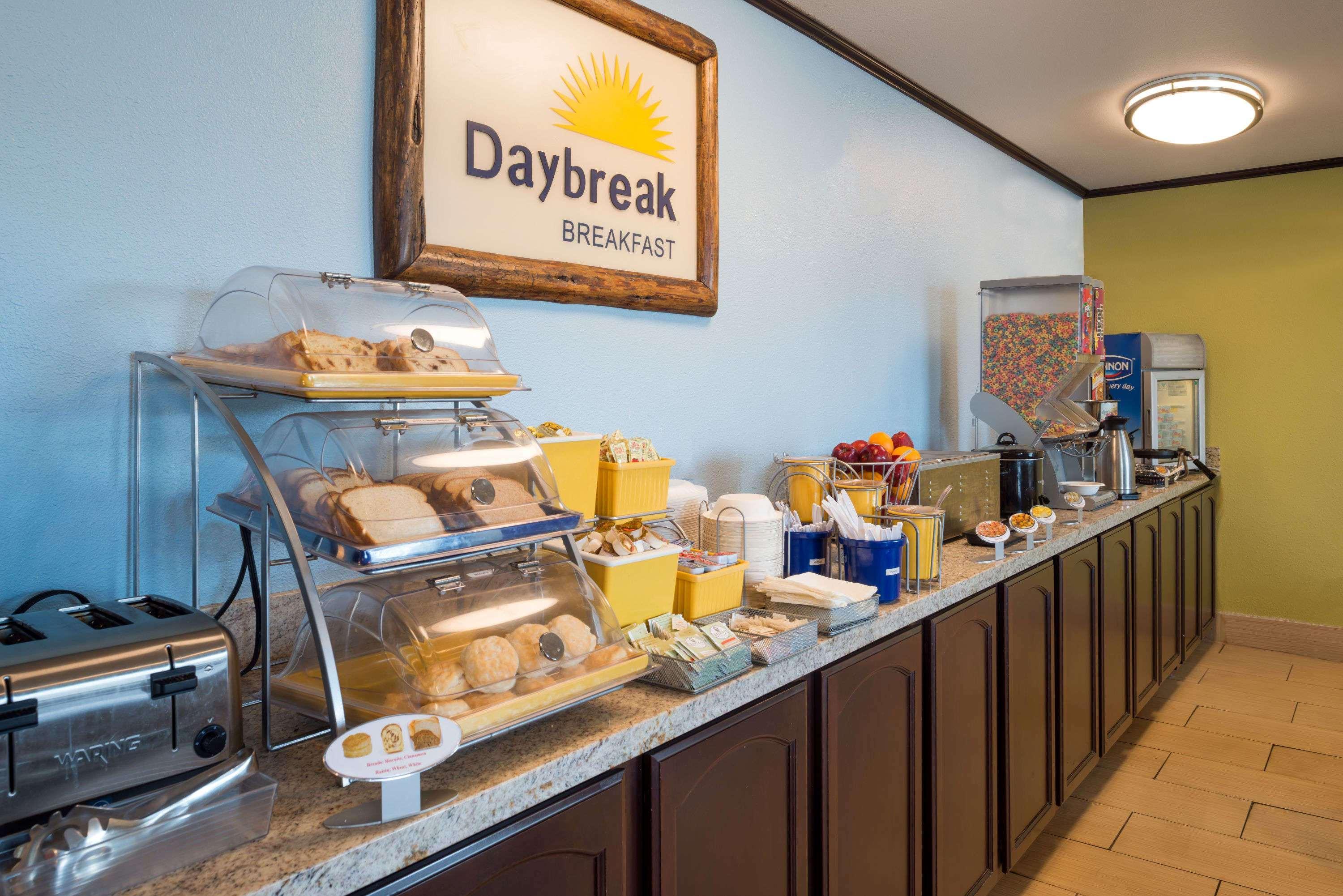 Days Inn & Suites By Wyndham Spokane Airport Эруэй-Хайтс Экстерьер фото