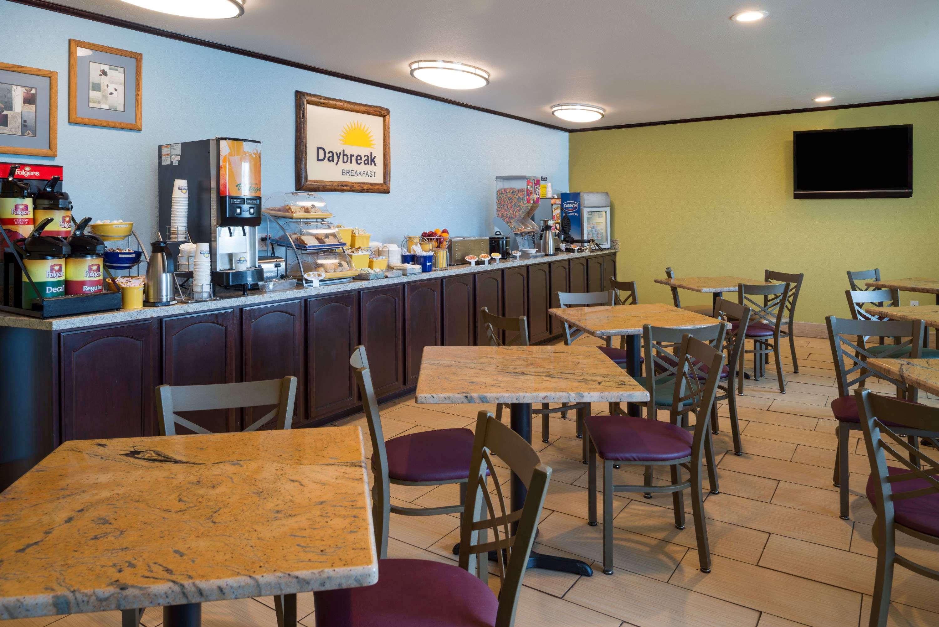 Days Inn & Suites By Wyndham Spokane Airport Эруэй-Хайтс Экстерьер фото
